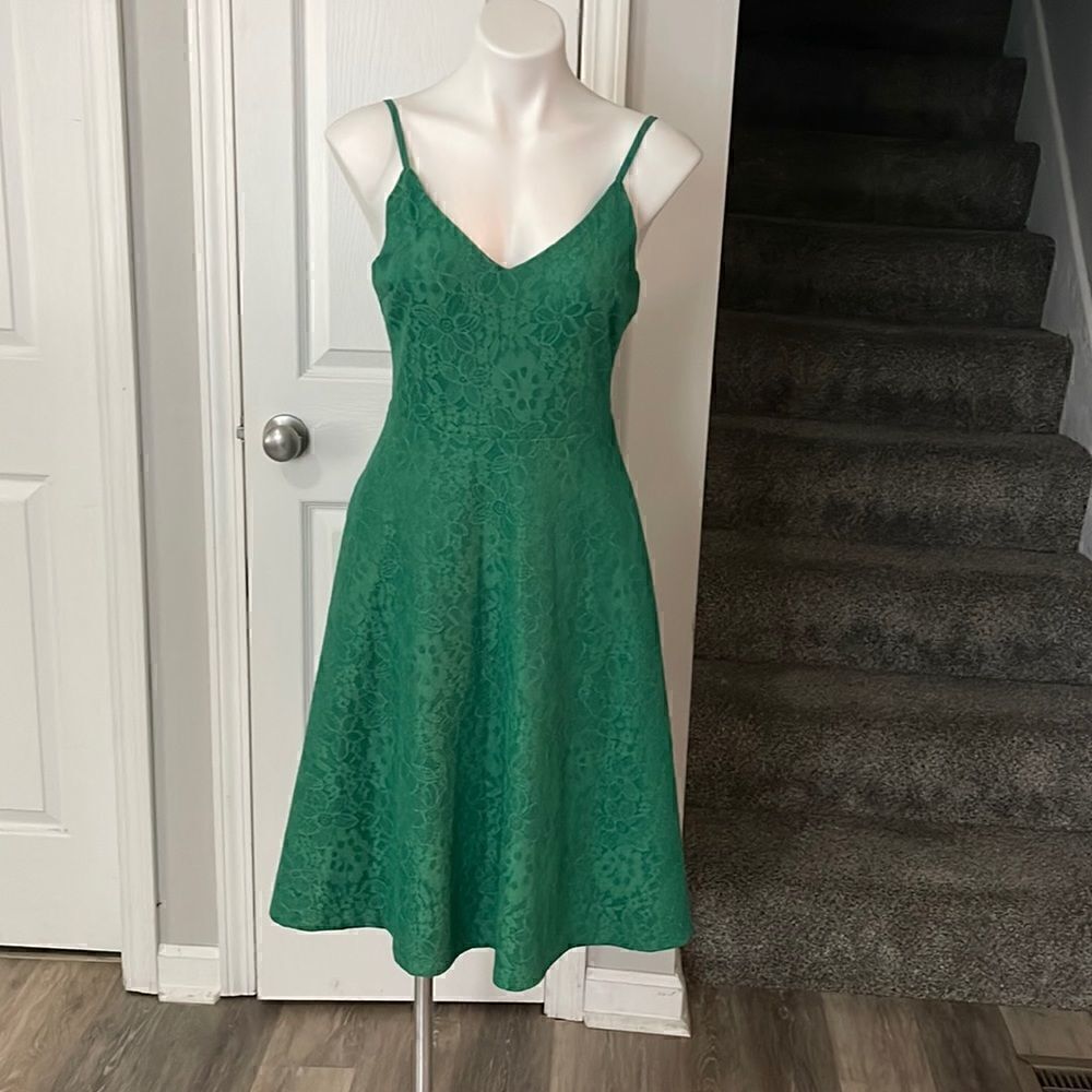 LULUS LACE GREEN MIDI DRESS SIZE M